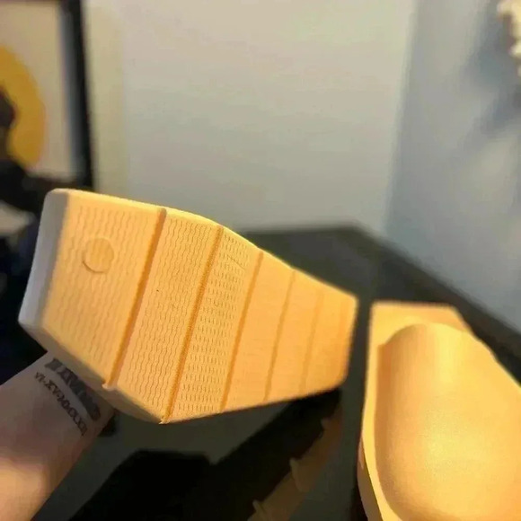 Women's Jordan Hex Mule Celestial Gold Womens Slides Size 10 New - Picture 4 of 6